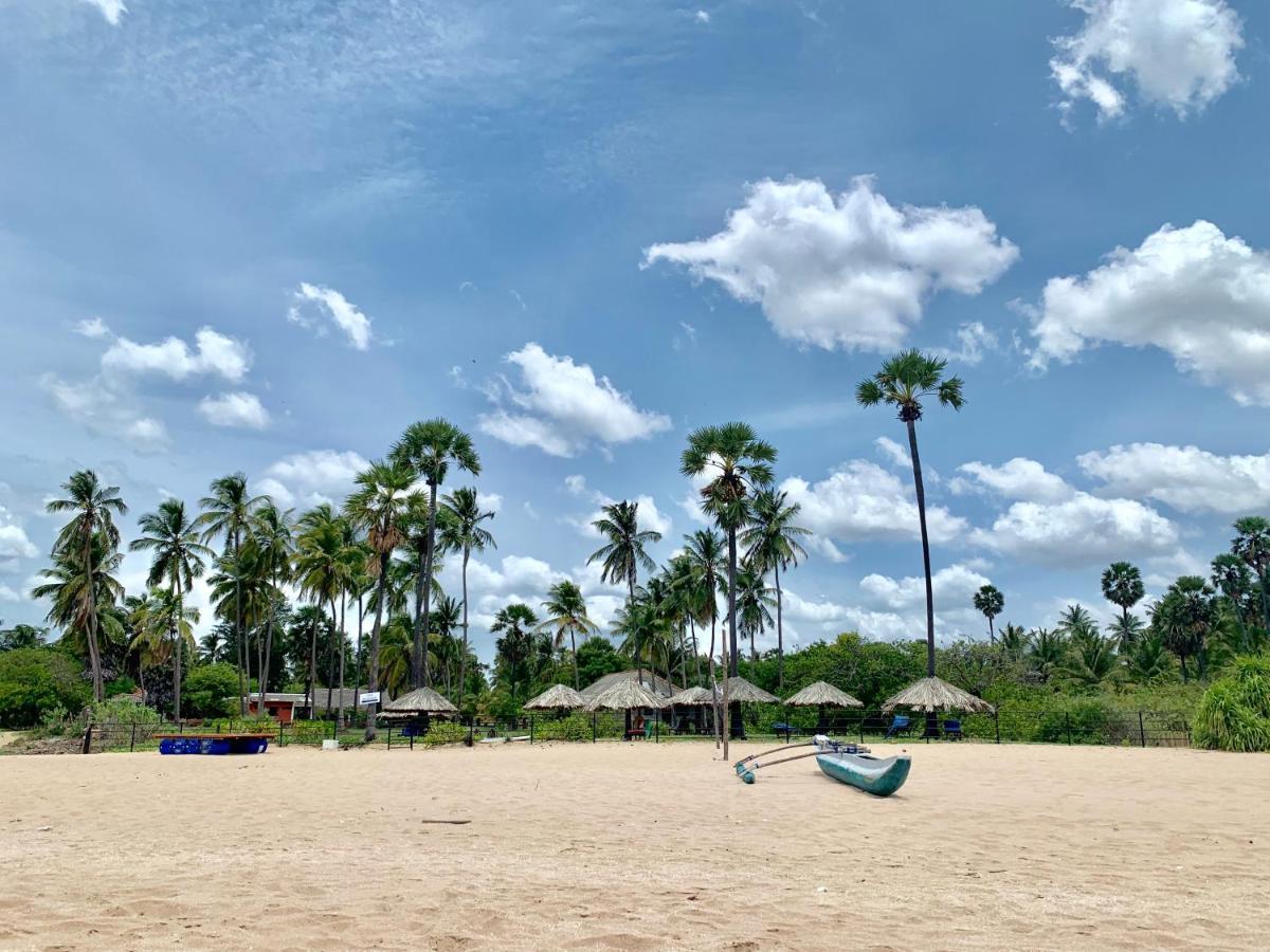 108 Palms Beach Resort Тринкомале Екстериор снимка