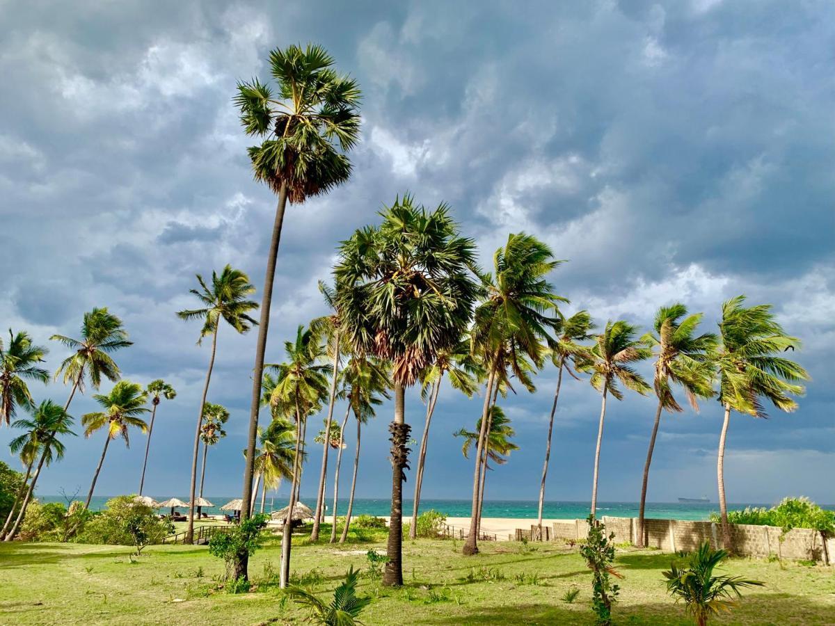 108 Palms Beach Resort Тринкомале Екстериор снимка