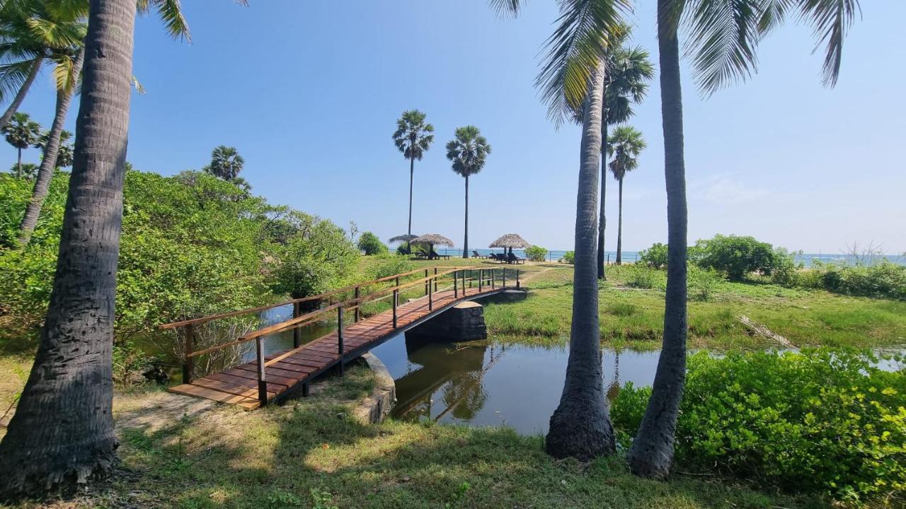 108 Palms Beach Resort Тринкомале Екстериор снимка