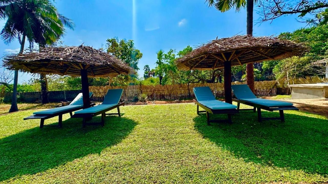 108 Palms Beach Resort Тринкомале Екстериор снимка