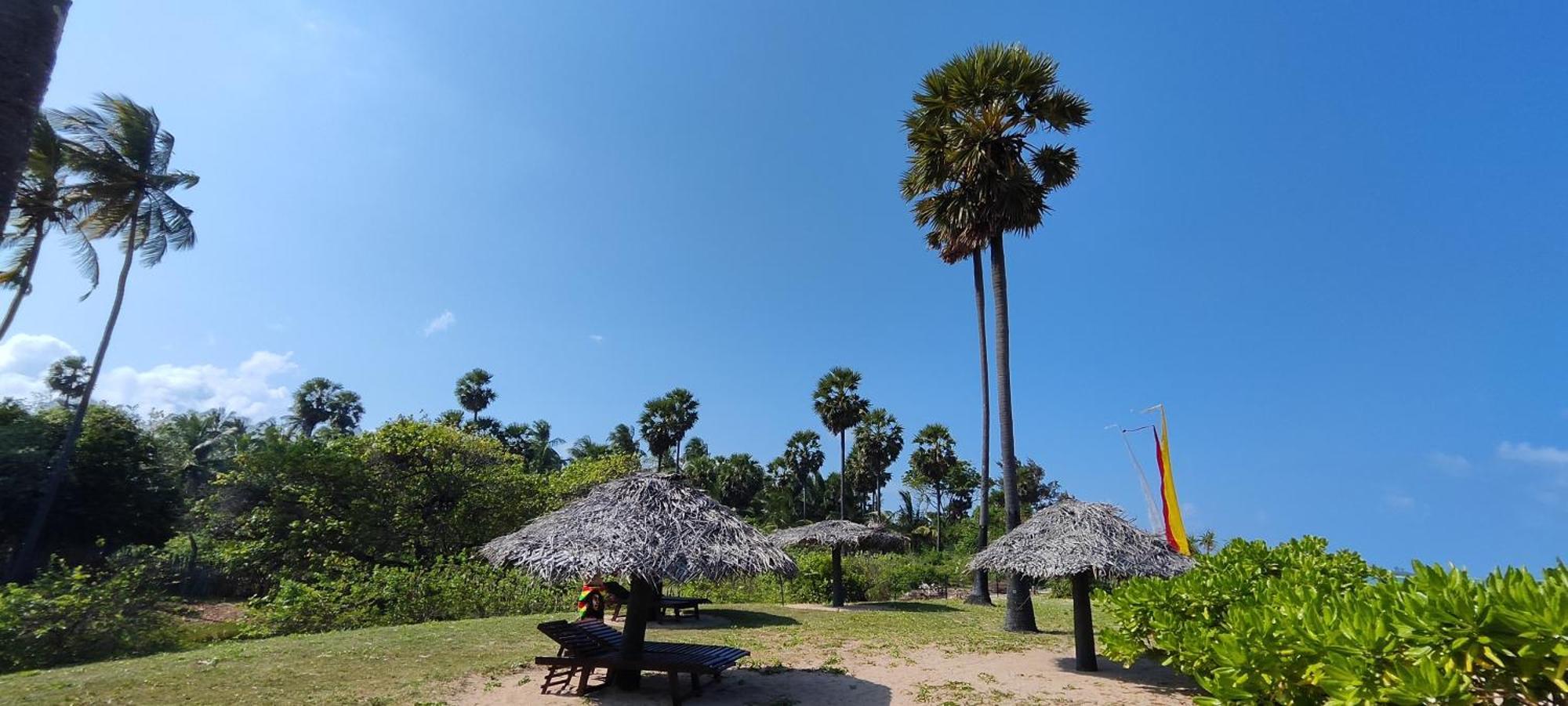 108 Palms Beach Resort Тринкомале Екстериор снимка
