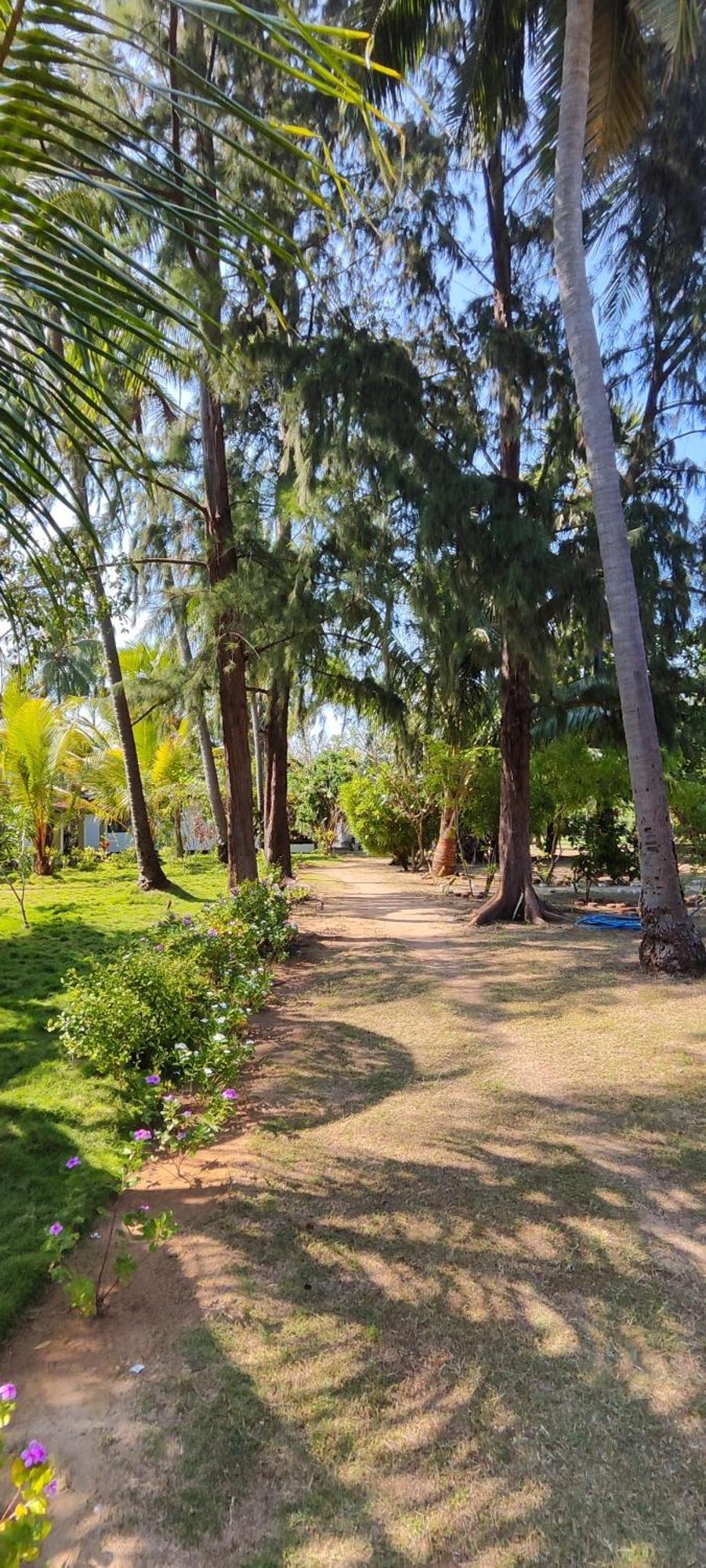 108 Palms Beach Resort Тринкомале Екстериор снимка