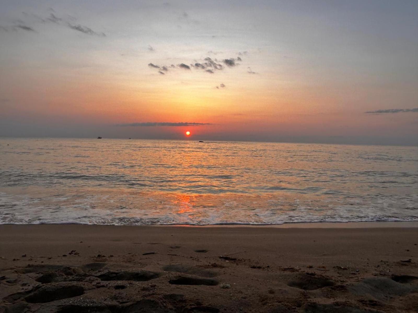 108 Palms Beach Resort Тринкомале Екстериор снимка